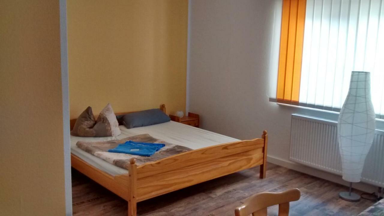 Zimmervermietung Schoenfliesser Stuben Auch Fuer Monteure Eisenhüttenstadt Exterior foto